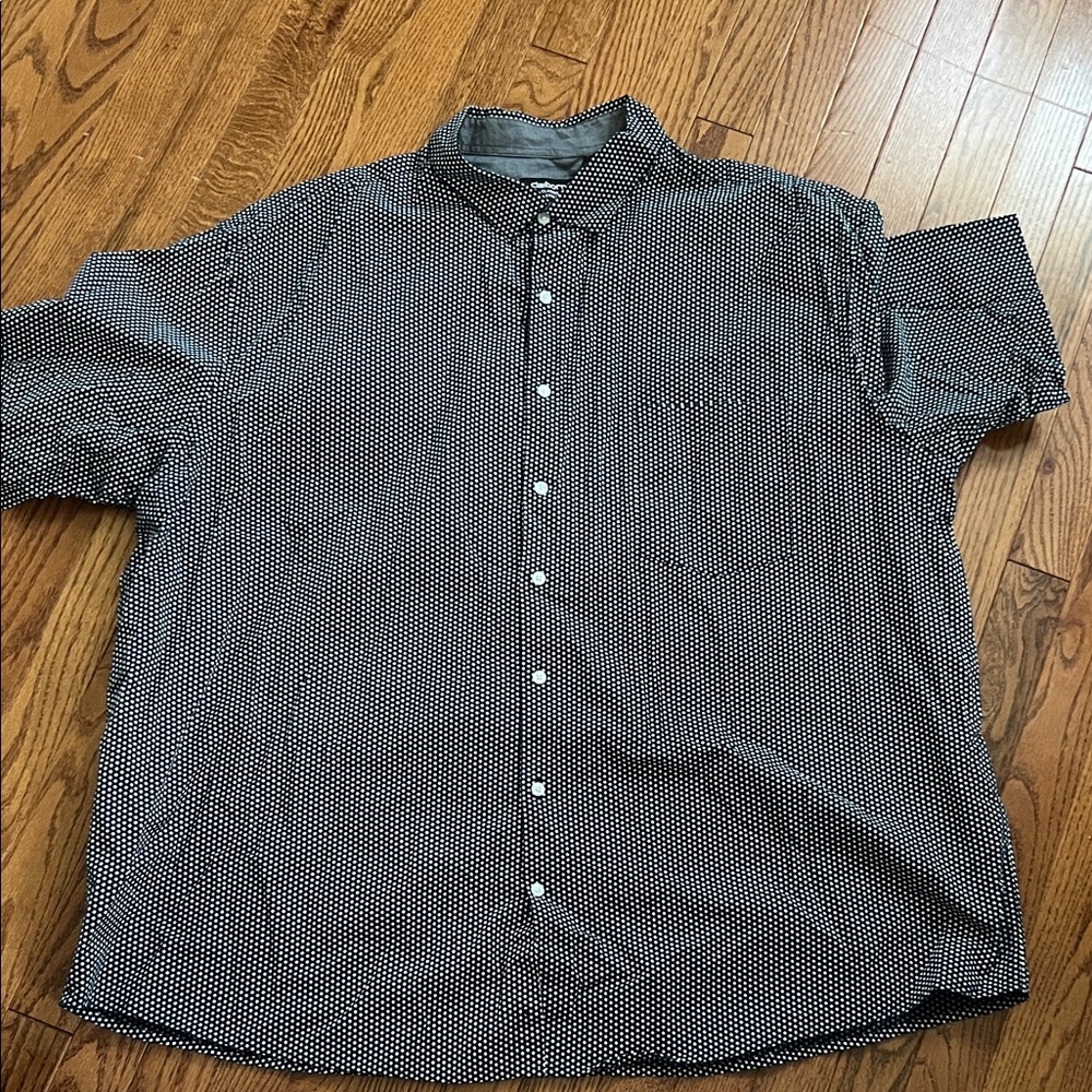 Claiborne Black and White Geometric Button Down Shirt